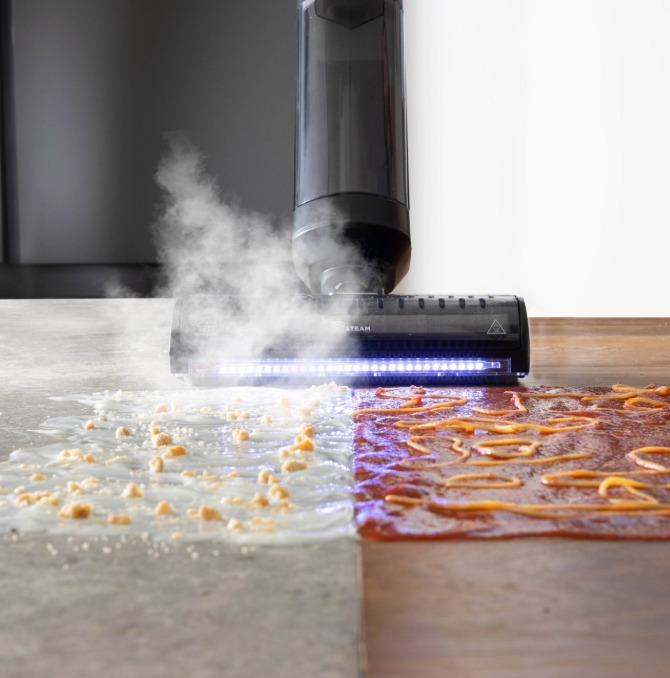 la forza pulente di Polti Rollysteam su spaghetti e yogurt a terra