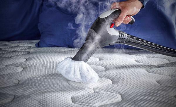 Come pulire il materasso: le 5 regole per renderlo perfetto