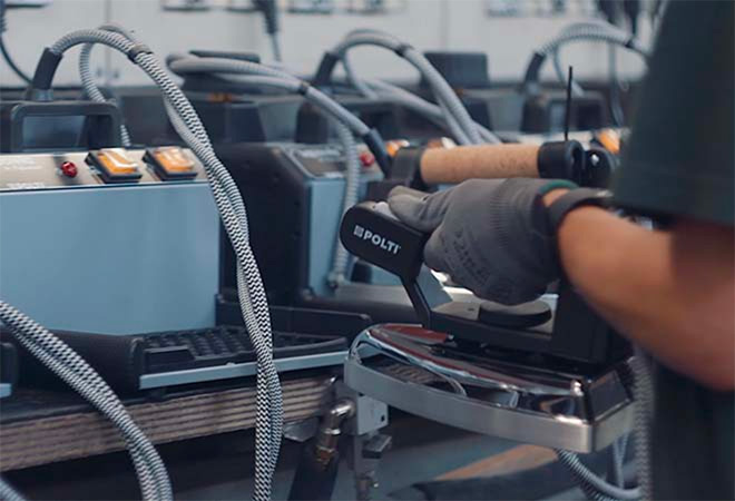 Ferro da stiro ricondizionato nei laboratori Polti